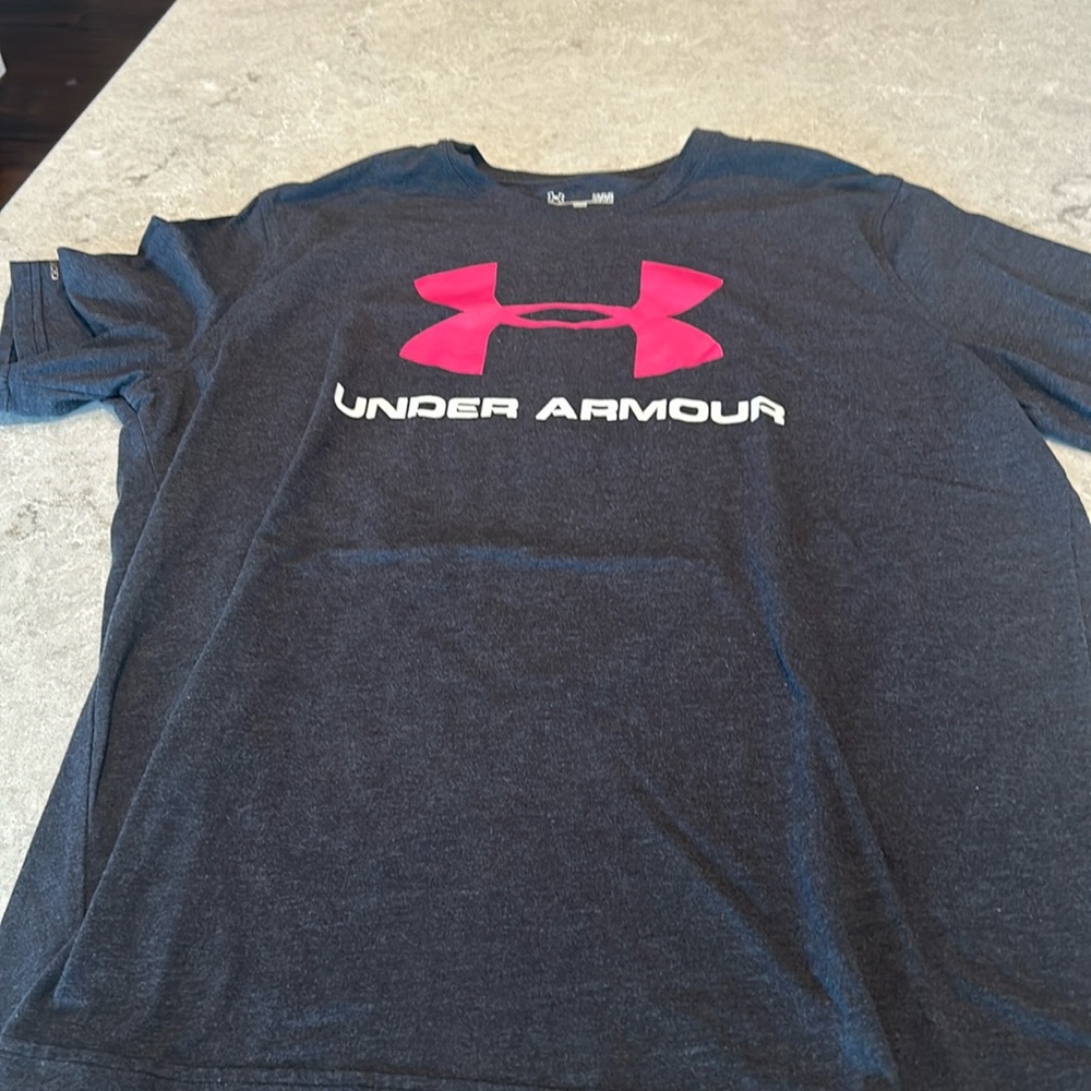 Under Armour tshirt